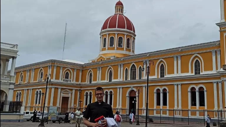 José Manuel junto a la catedral de Granada (Nicaragua) este pasado mes de julio