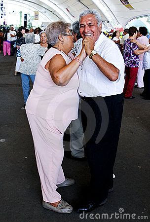 Elderly couple dancing: 