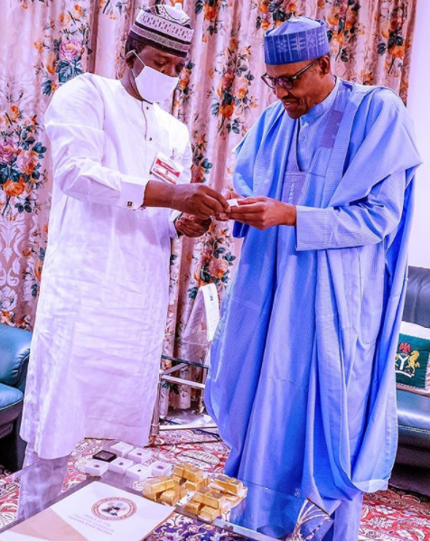 President Buhari receives gold bars and precious stones mined in Zamfara from Governor Matawalle (photos)