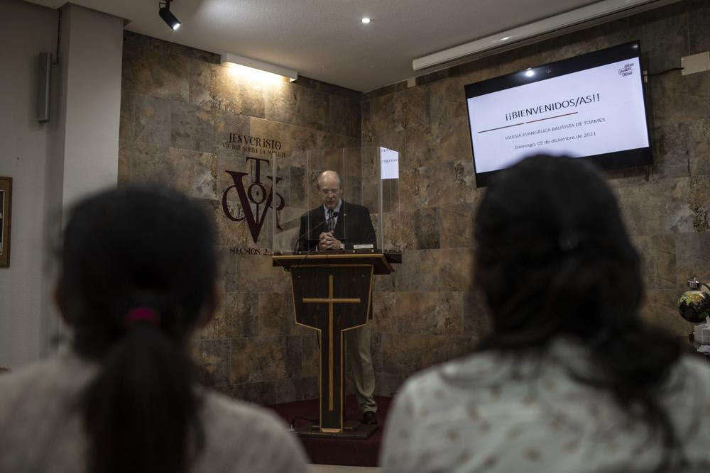 Los evangélicos en España crecen al ritmo que decrecen los católicos