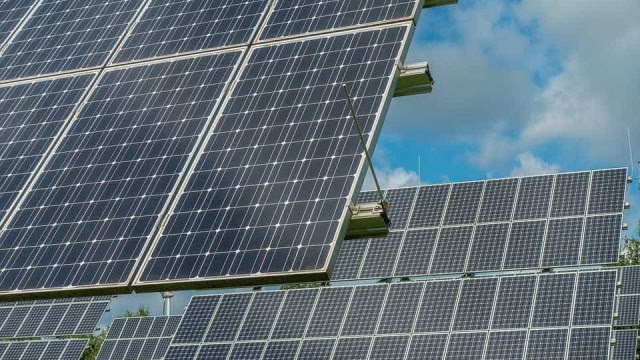 Preço de painéis solares deve seguir em alta até 2022, dizem fornecedores