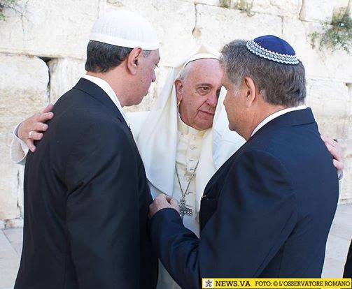 http://unobispoenmision.files.wordpress.com/2014/05/abrazo.jpg
