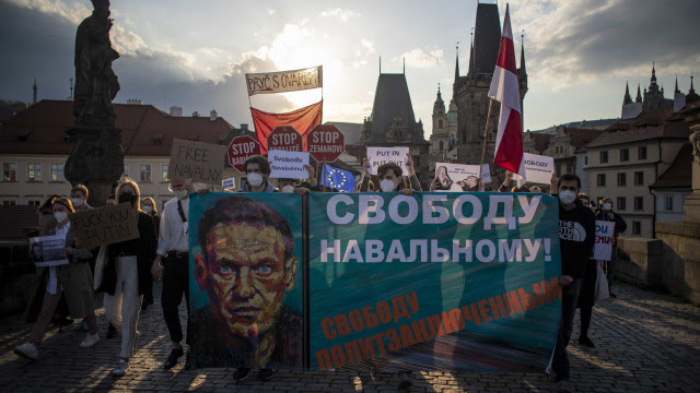 Médicos pedem a Navalny para acabar "imediatamente" com greve de fome