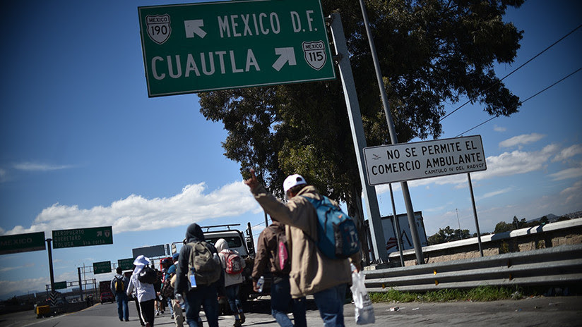 Tras dividirse, los primeros integrantes de la caravana migrante llegan a Ciudad de México