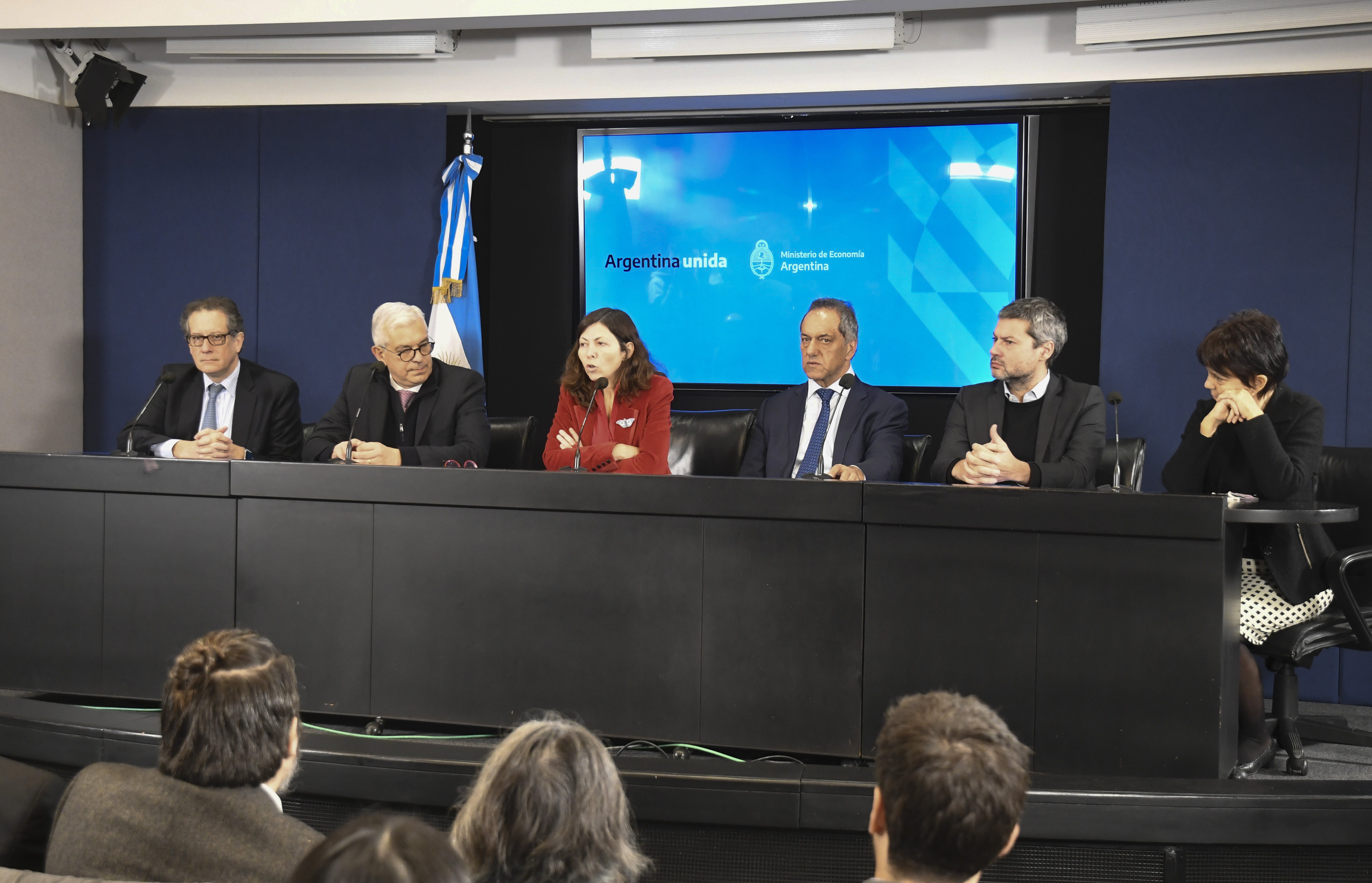 Miguel Ángel Pesce, presidente del BCRA; Julián Domínguez, ministro de Agricultura; Silvina Batakis, ministra de Economía; Daniel Scioli, ministro de Producción; Matías Lammens, ministro de Turismo; Mercedes Marcó del Pont, titular de AFIP (Foto: Télam)