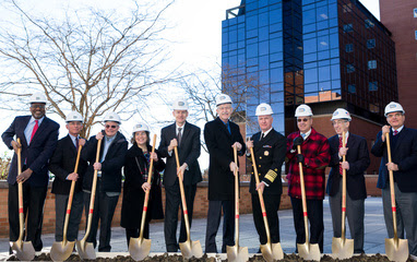VIPs dig at CCE event