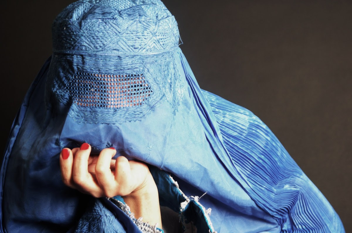 http://chicquero.files.wordpress.com/2012/03/international-womens-day-chicquero-pakistan-burka-burqa.jpg?w=1200
