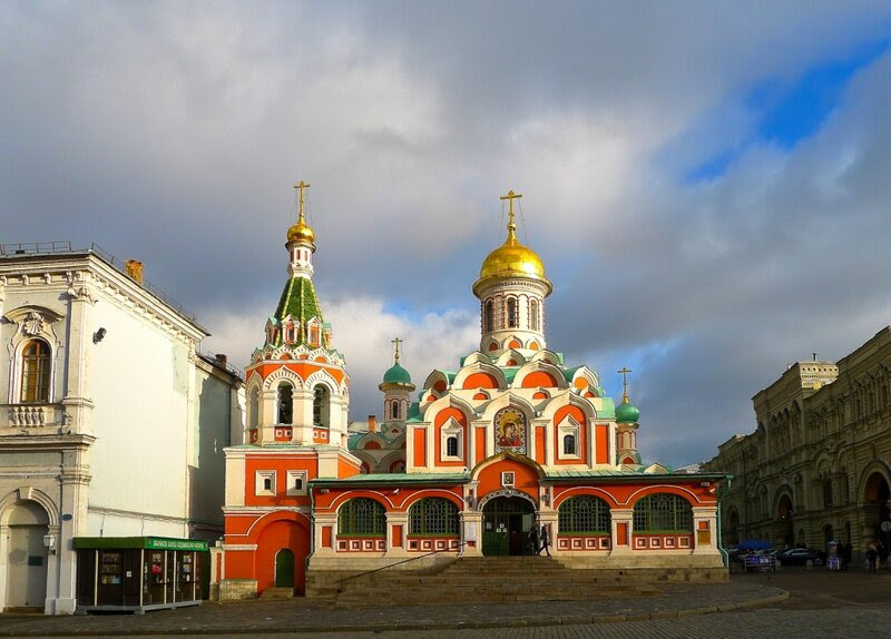 У Казанского собора