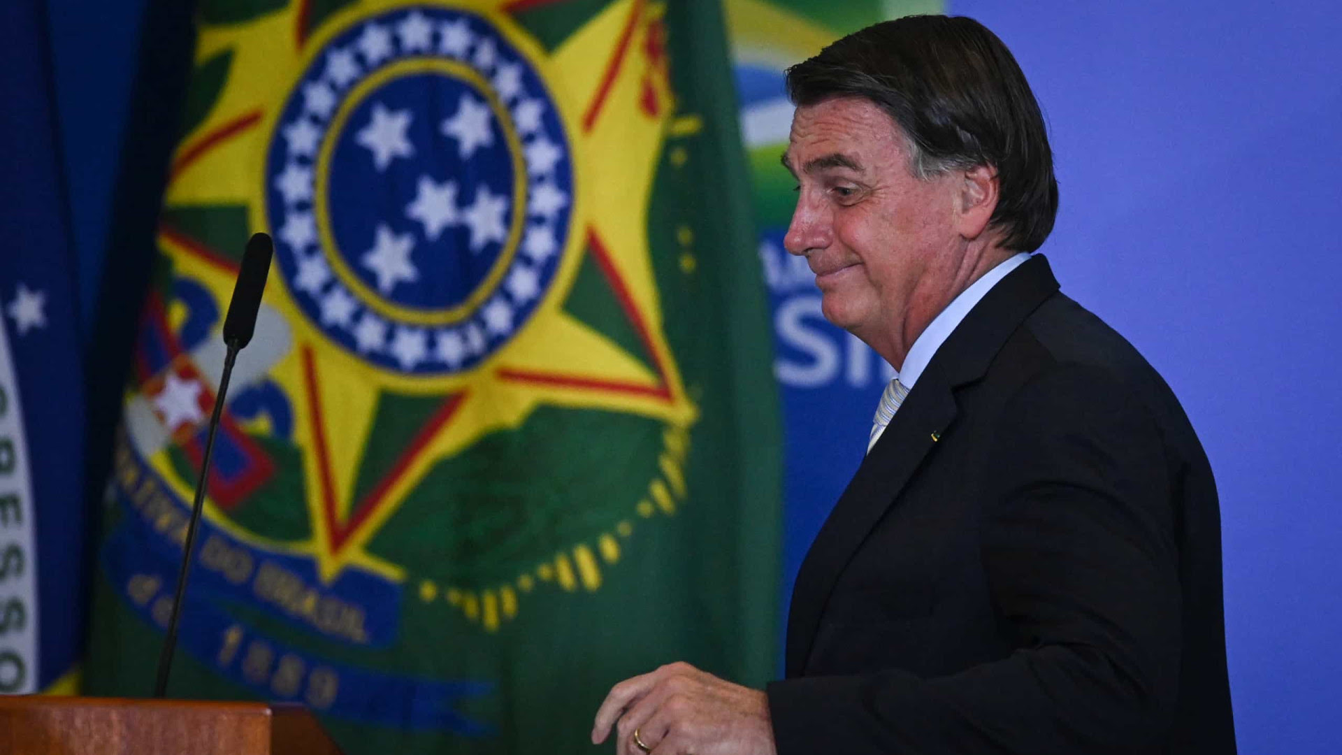 Bolsonaro: Se eu levantar minha caneta BIC e disser 'Shazan', eu viro ditador