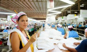 Trabajadora de la industria del vestido en una fábrica en Nicaragua
