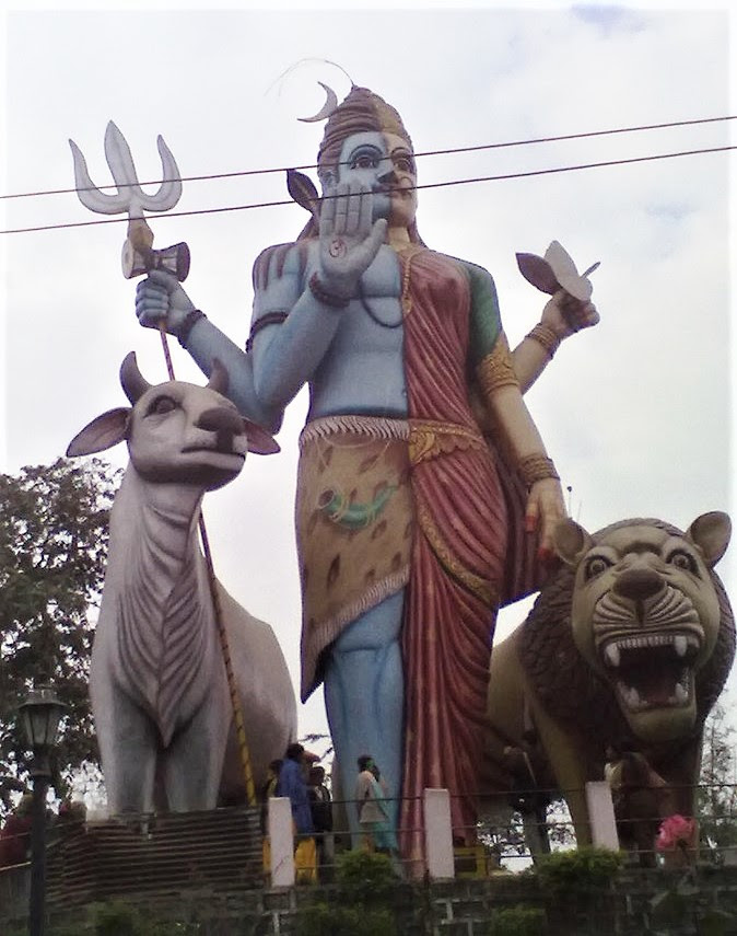 Statue of Hindu gods in chhattisgarh, India. (Wikimedia, GK13286).jpg