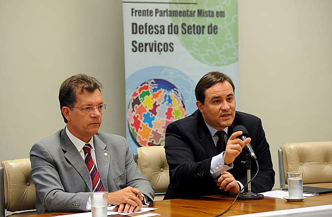 Reunião de trabalho para discutir os trabalhos da frente. (E) Dep. Laercio Oliveira (SDD-SE) e Secretário de Comércio e Serviços do Ministério do Desenvolvimento, Indústria e Comércio Exterior (MDIC), Humberto Ribeiro