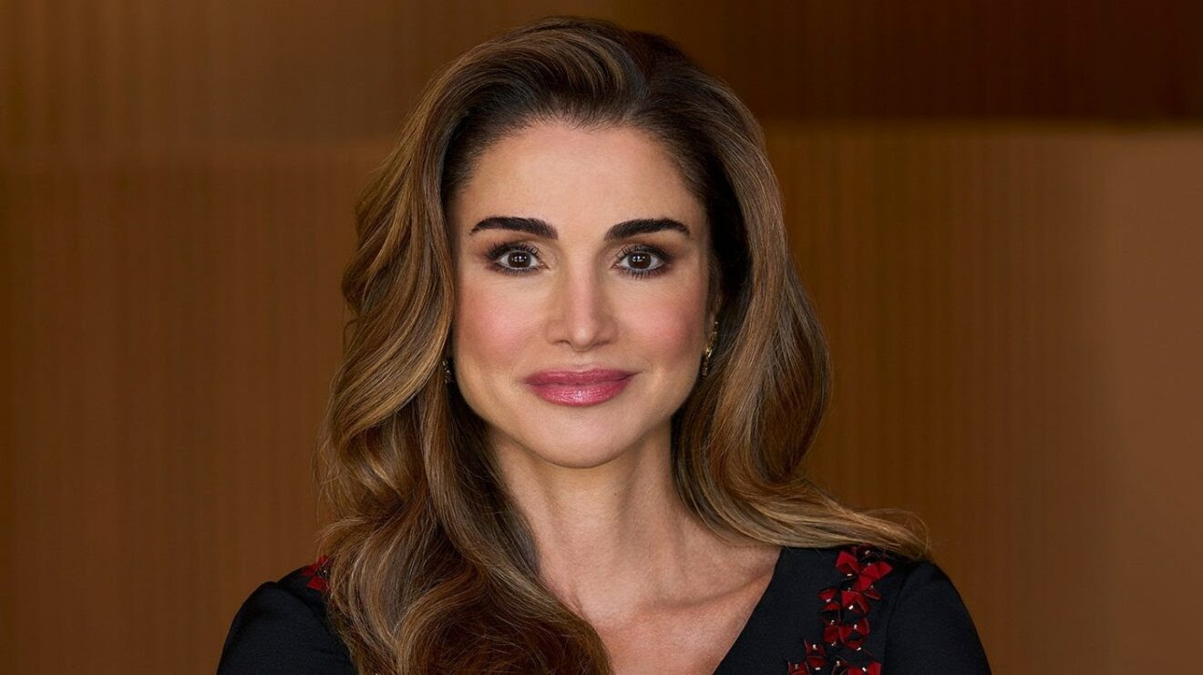 بصور مميزة.. الملكة رانيا تحتفل بعيد ميلاد ابنتيها