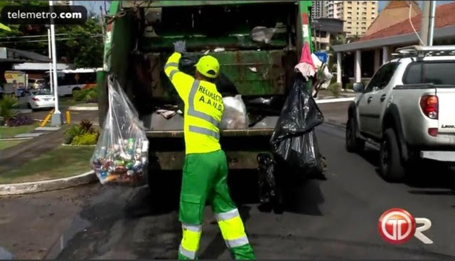 Vị trọng tài World Cup có nghề chính là công nhân thu gom rác - Ảnh 1.