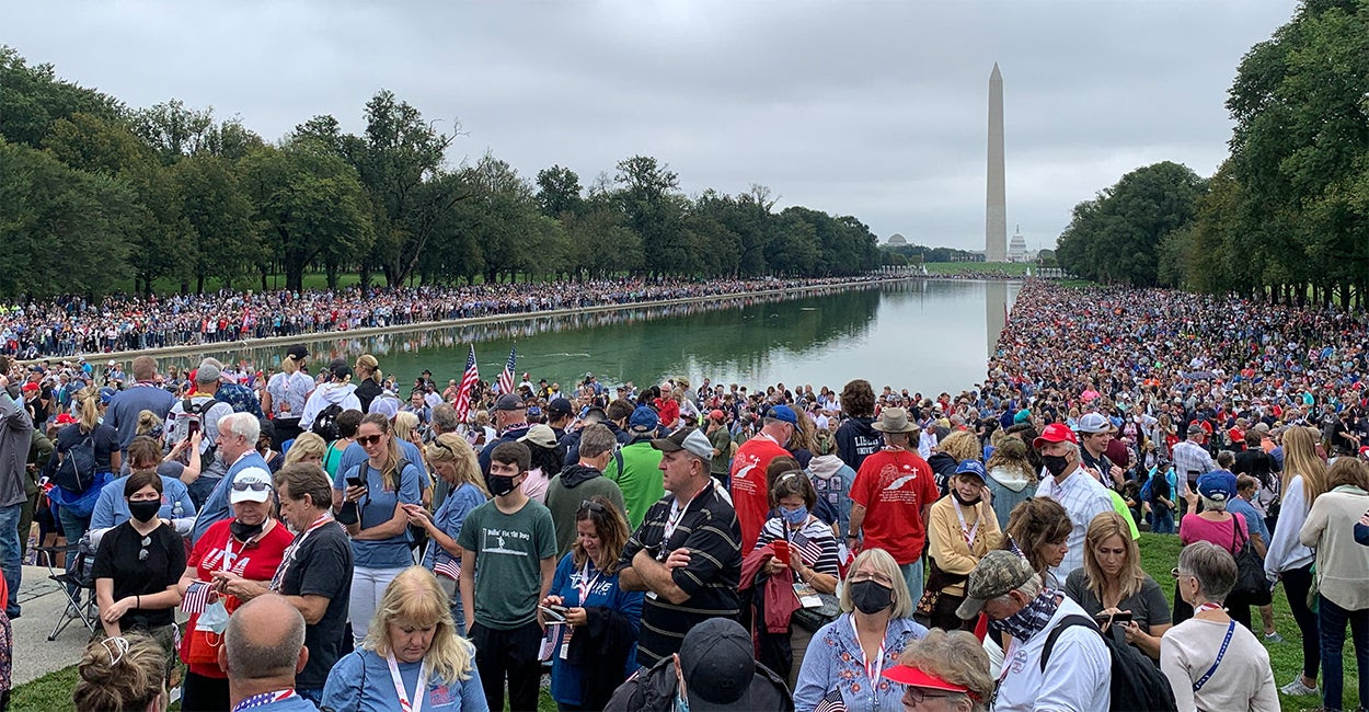 Tens of Thousands Gather for Prayer March Because ‘Things Change When You Pray’