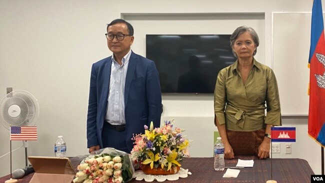 FILE - Cambodia's exiled opposition leader Sam Rainsy and Mu Sochua, Vice President of the Cambodia National Rescue Party, in a public event at Tysons-Pimmit Regional Library, Falls Church, Virginia, on September 23, 2021. (Seourn Vathana/VOA Khmer)