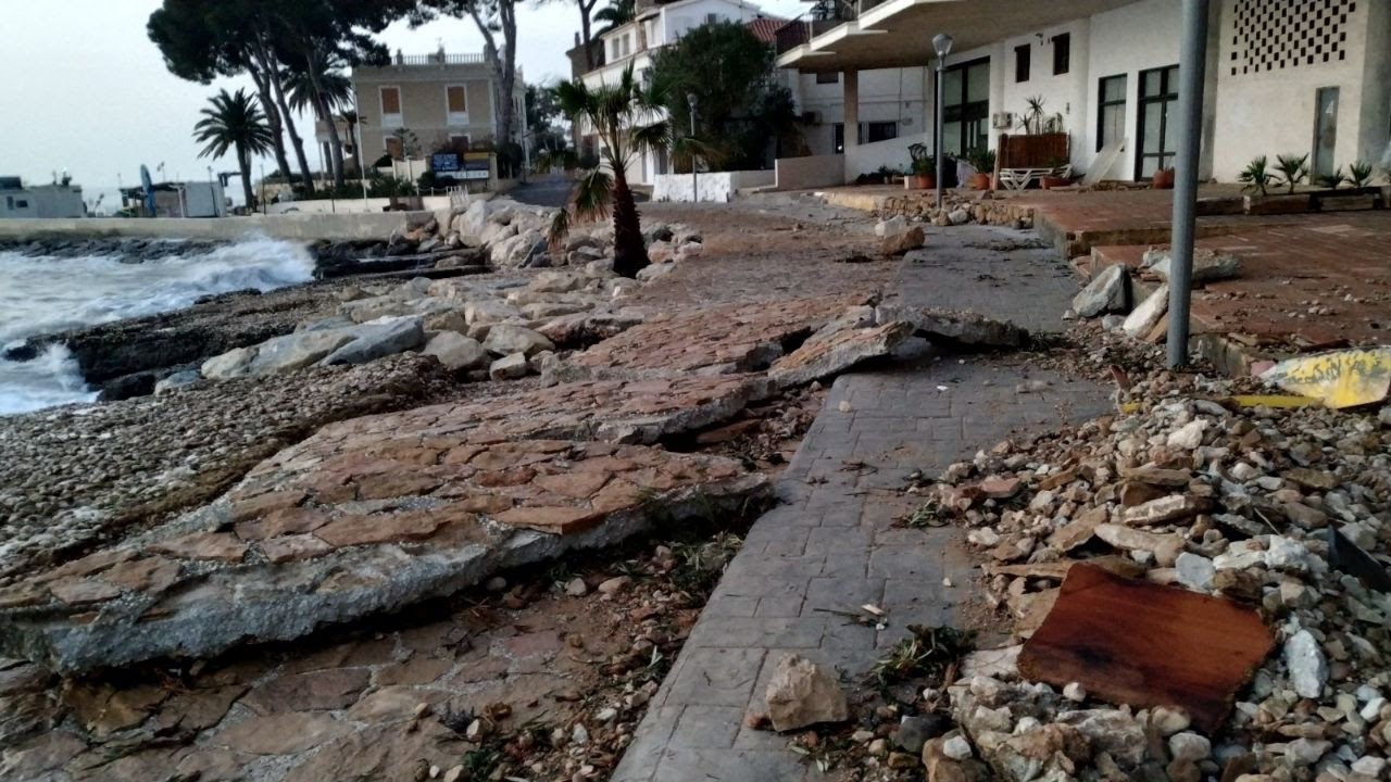 El temporal Gloria hace
                                            estragos en un litoral
                                            castigado por la
                                            construcción
