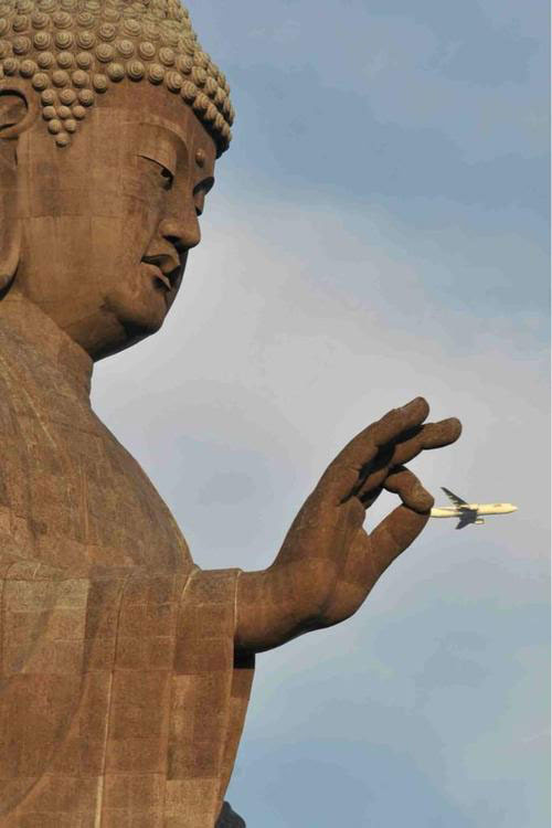 http://twistedsifter.com/2013/03/most-perfectly-timed-photos-ever/
