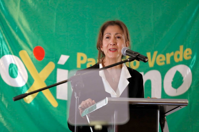 Former Colombian Sen. Íngrid Betancourt announces her candidacy in Colombia’s upcoming presidential election in Bogotá on Jan. 18.