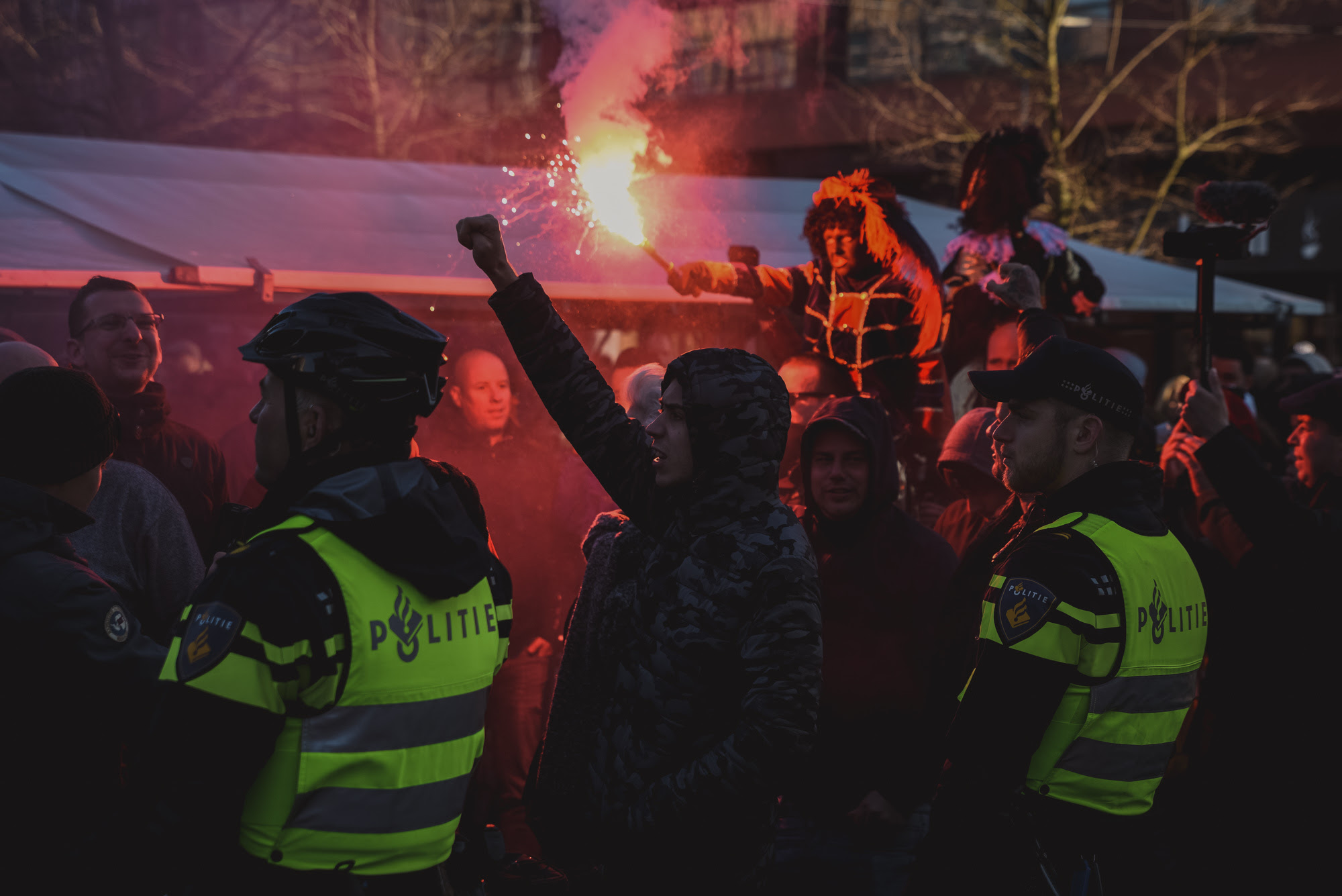 Pro-pietdemonstranten tijdens de Intocht van Sinterklaas in Eindhoven 2018
