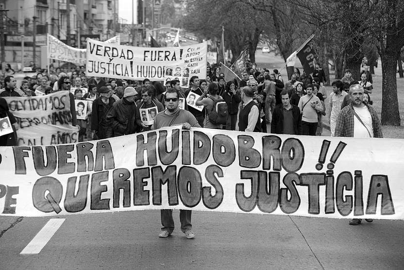 Marcha por el 42º aniversario del golpe de Estado, el sábado, por Avenida Italia. Foto: Santiago Mazzarovich