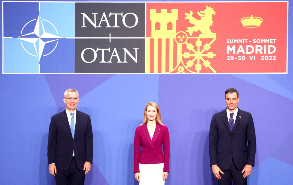 Szefowanie NATO. Praca dla wybranych?
