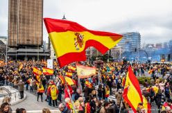 El PP lanza una campaña para medir sus apoyos antes de volver a las calles y Ciudadanos convoca en Barcelona