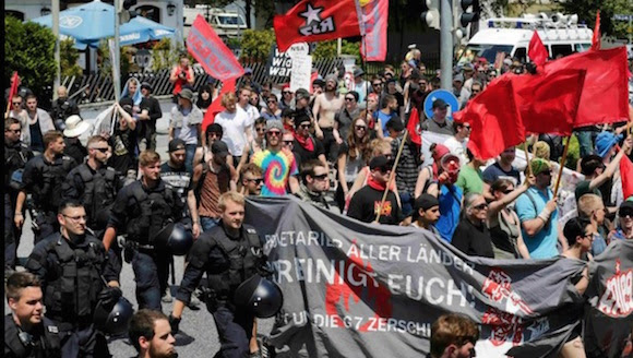 Miles de personas marcharon en Garmisch-Partenkirchen contra las políticas del G7. Foto: Reuters