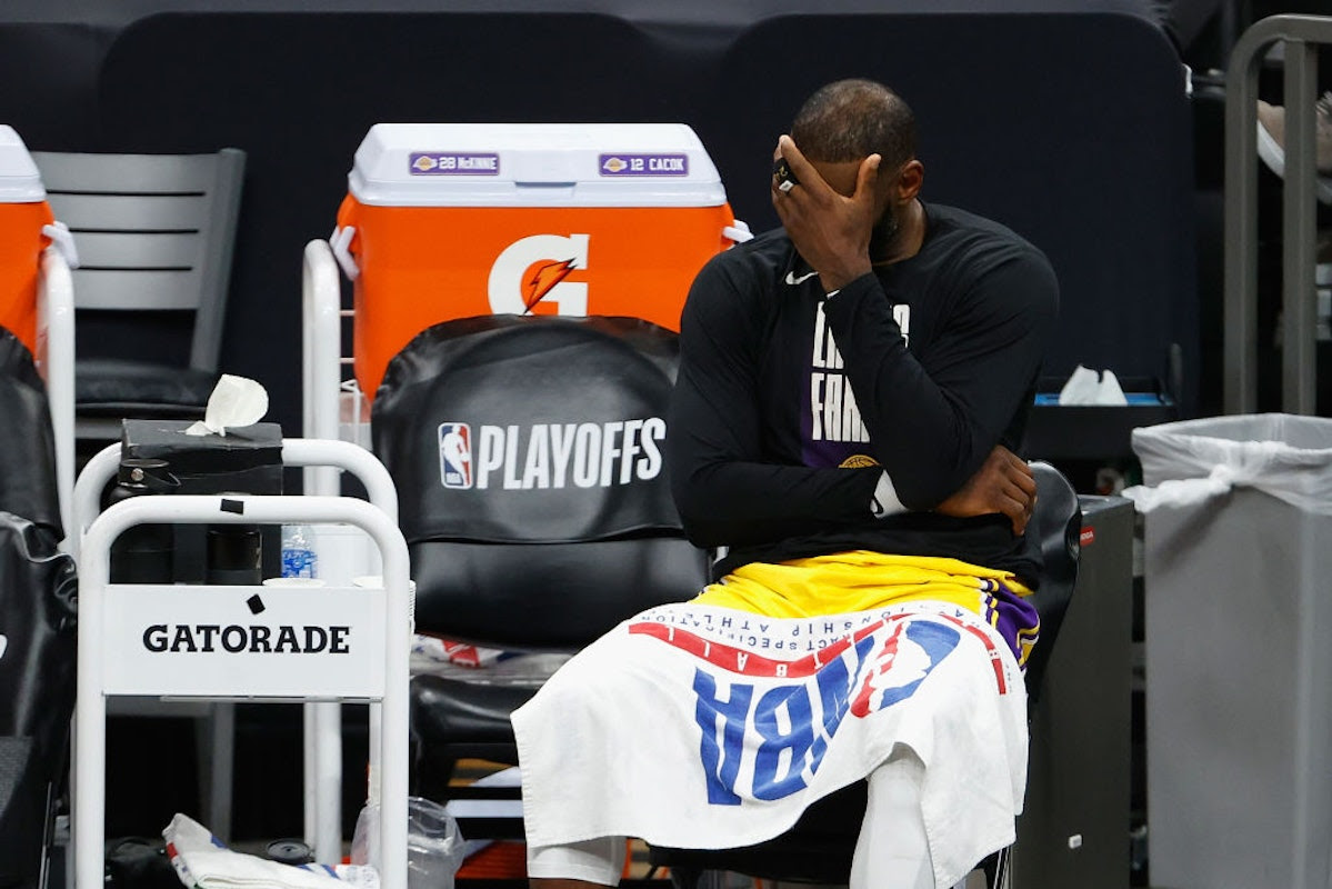 ‘The Drama King Returns’: LeBron James Angrily Walks Off Court In Middle Of 4th Quarter, As Lakers Collapse