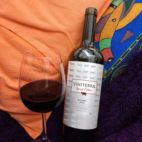 Bottle and and glass of Malbec Special Edition by Viniterra 2018.