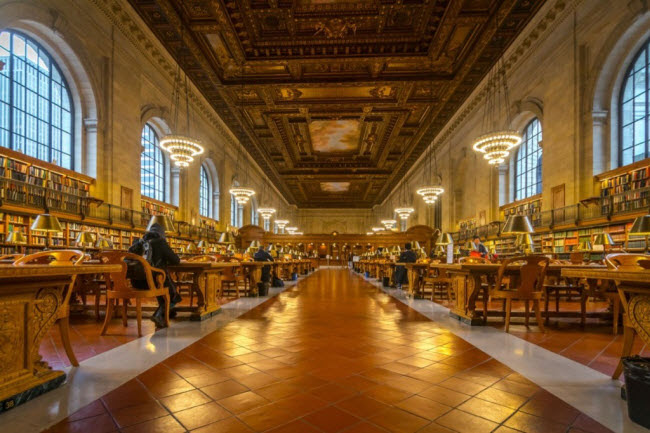 Thư viện cộng đồng New York, Mỹ: Các nhân viên của thư viện và gia đình của họ từng sống trong những căn hộ bí mật trên tòa nhà này. Mặc dù vậy, các căn phòng này hiện trở thành nhà kho hay bỏ không.
