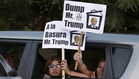 Inmigrantes en EEUU protestas contra la campaña de Donald Trump. Foto: The Atlantic